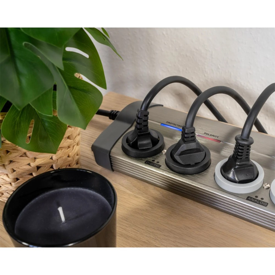Oehlbach Powersocket 907 MKII strömfilter & USB-laddare