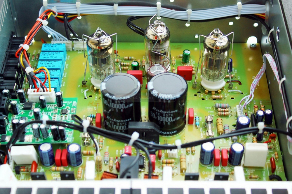 Vincent SV-500 rörbestyckad stereoförstärkare med DAC, silver