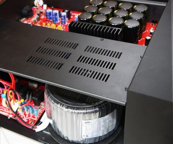 Advance Acoustic X-A1200 monoblock med XLR & VU-mätare