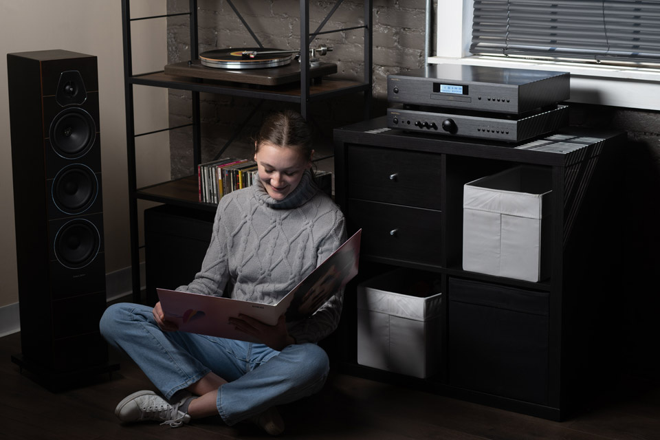 Rotel A11 MKII stereoförstärkare med DAC, RIAA-steg & Bluetooth, svart