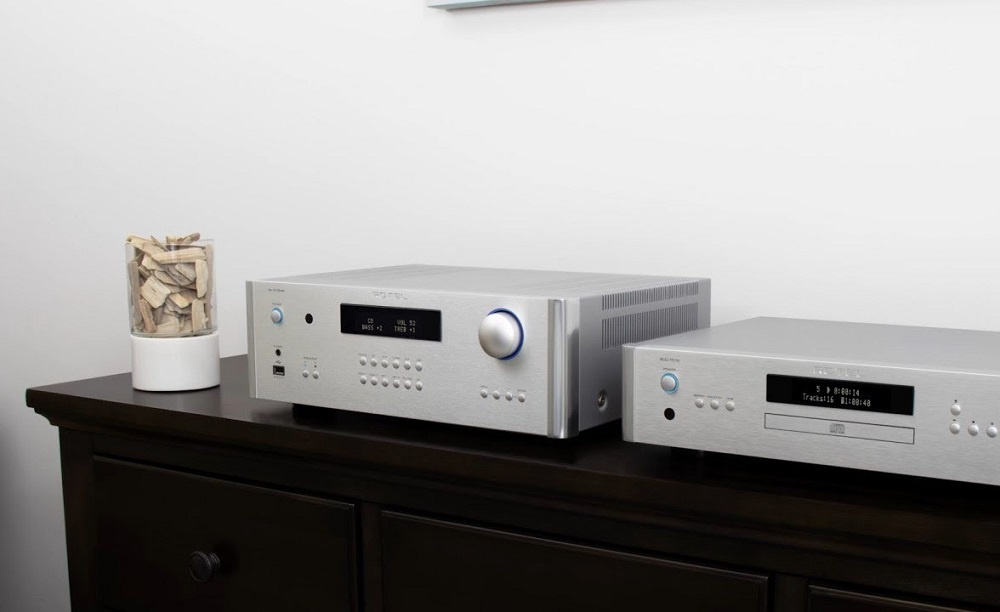 Rotel RA1572 MKII stereoförstärkare med DAC, RIAA-steg & MQA-stöd, silver