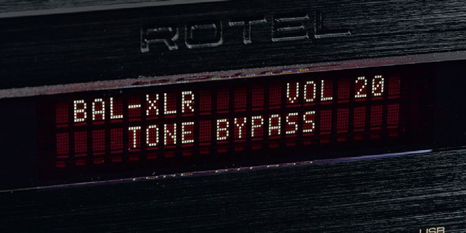 Rotel RC1572 försteg med DAC, svart