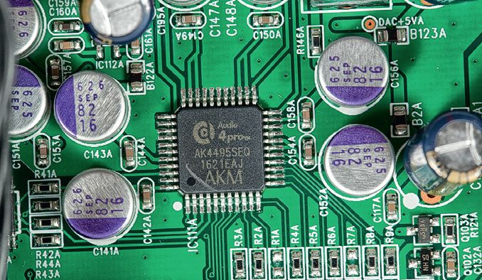 Rotel RC1572 försteg med DAC, svart