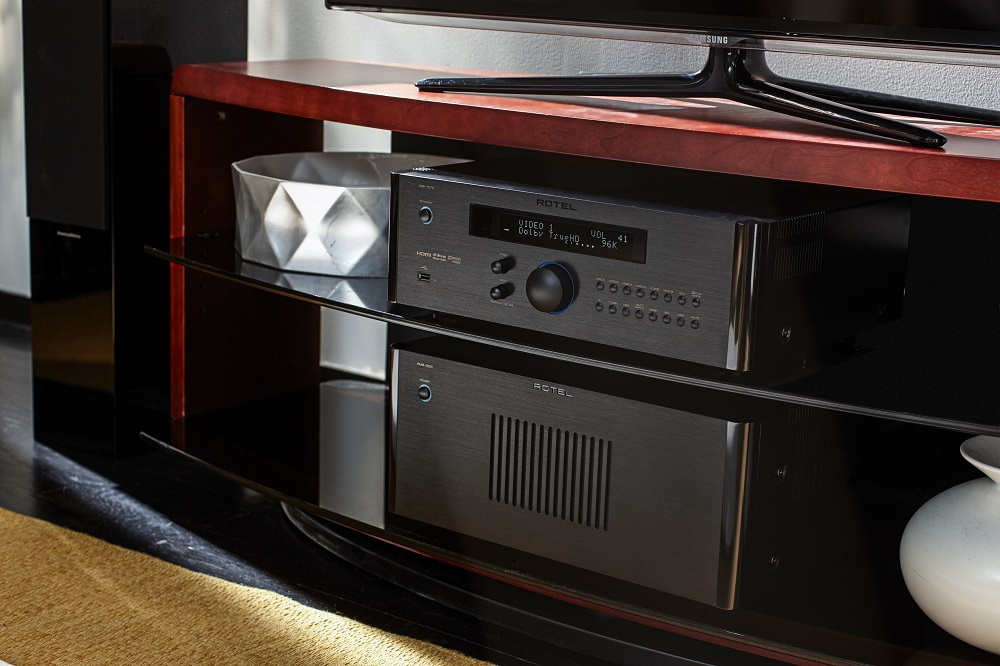 Rotel RMB1555 hemmabioslutsteg, svart