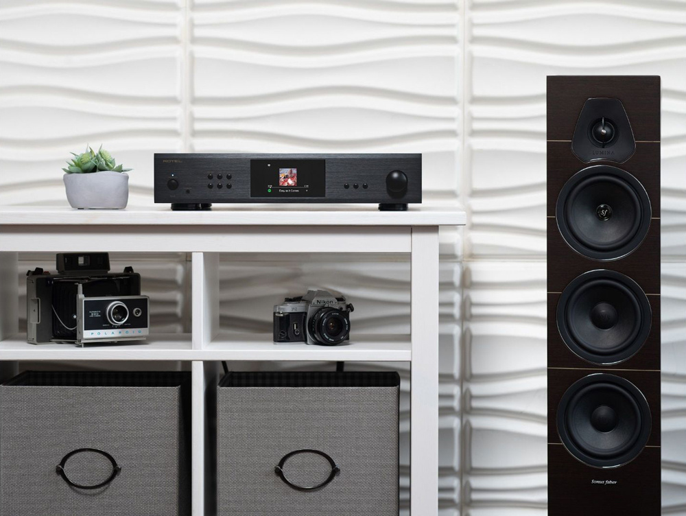 Rotel S14 stereoförstärkare med DAC, Chromecast & AirPlay 2, svart