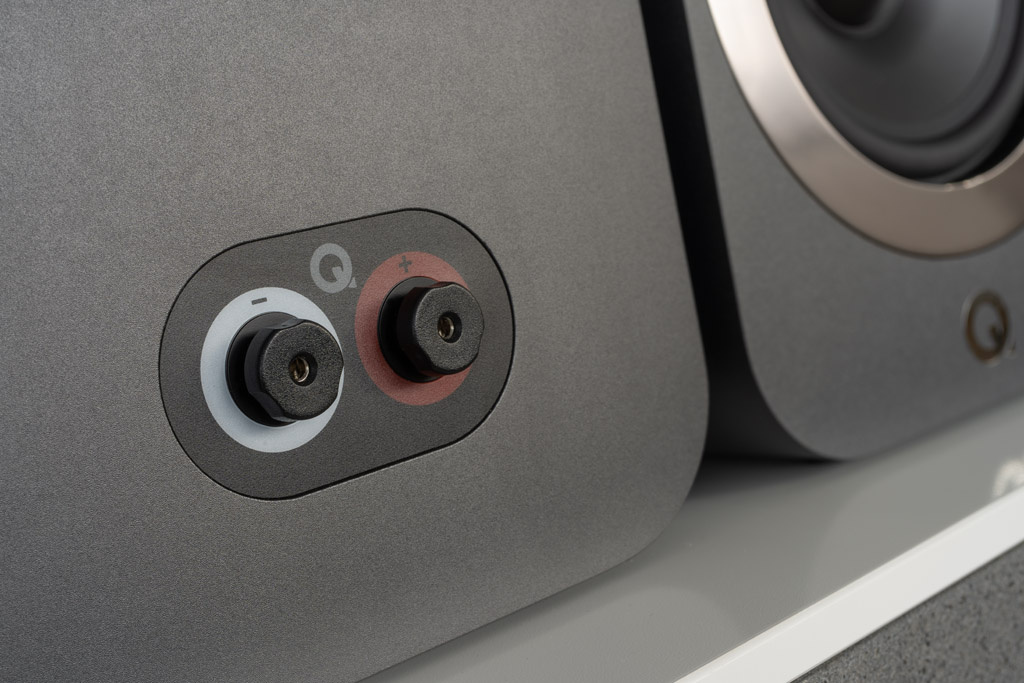 Q Acoustics 3030i stativhögtalare, grått par