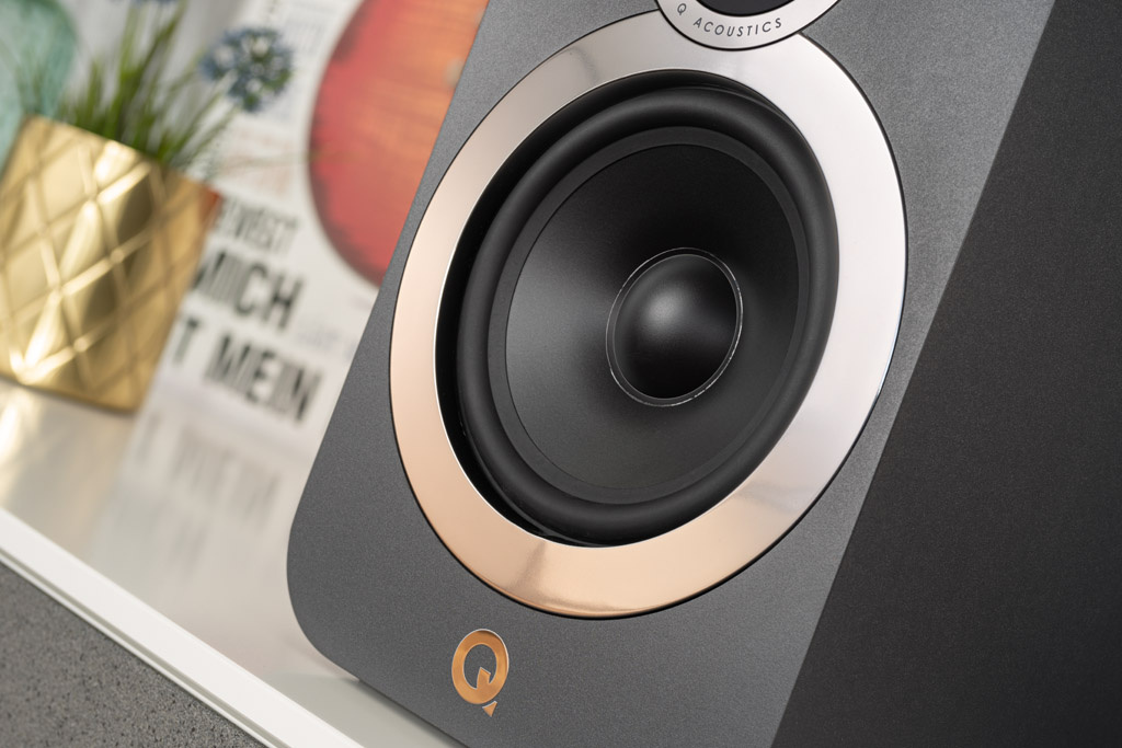 Q Acoustics 3030i stativhögtalare, grått par