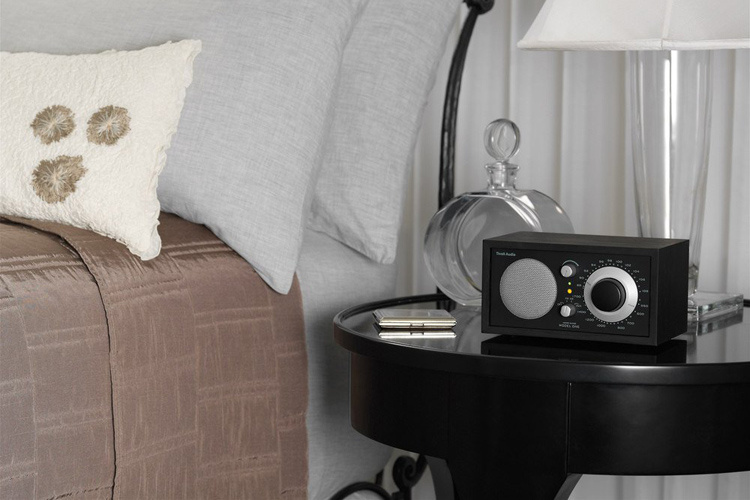 Tivoli Audio Model One BT, bordsradio med Bluetooth svart/svart