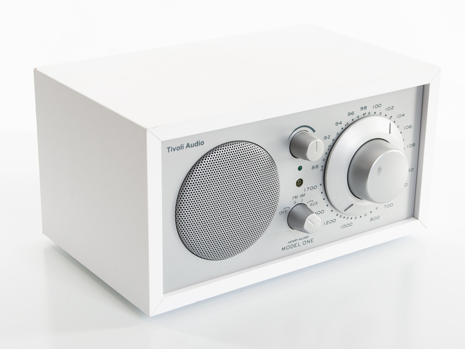 Tivoli Audio Model One, FM-bordsradio vit/silver