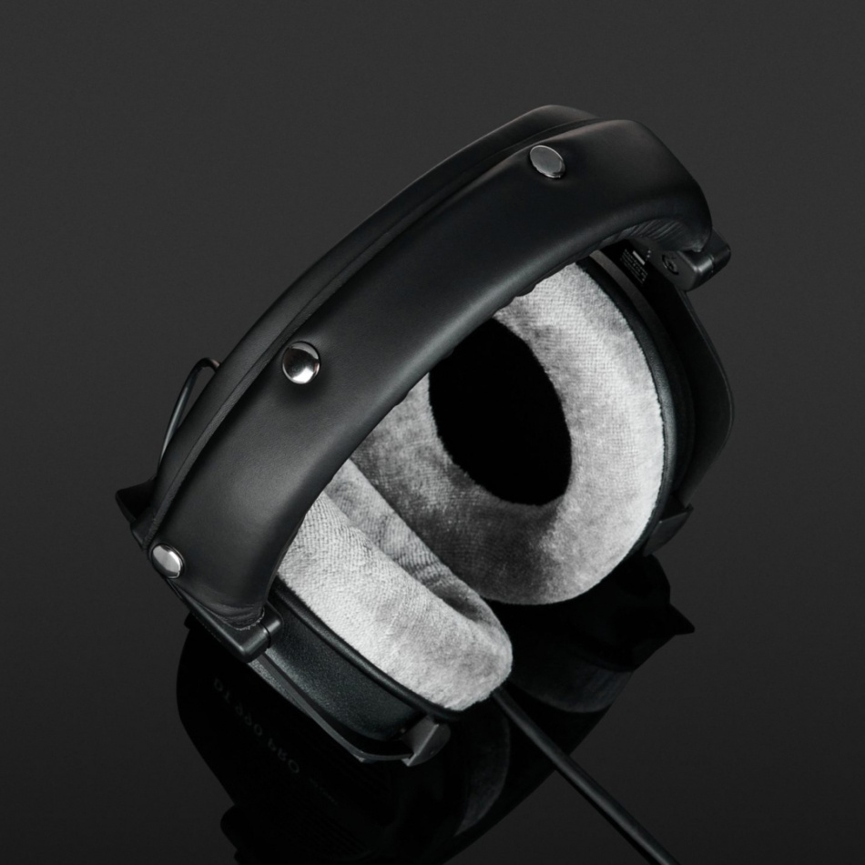Beyerdynamic DT 990 PRO 80 Ohm, öppen over-ear studiohörlur Returexemplar