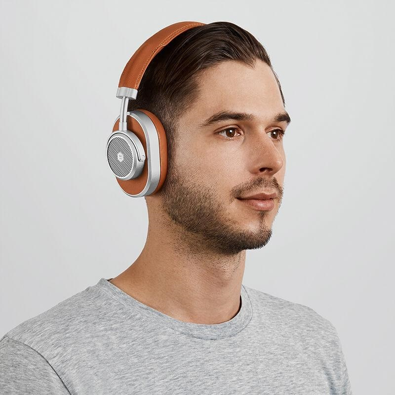Master & Dynamic MW65 Over-Ear hörlurar med brusreducering, Silver/brun