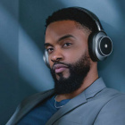 Master & Dynamic MW75 Over-Ear hörlurar med brusreducering, Gunmetal/svart läder Master & Dynamic MW75 Over-Ear hörlurar med brusreducering, Gunmetal/svart läder