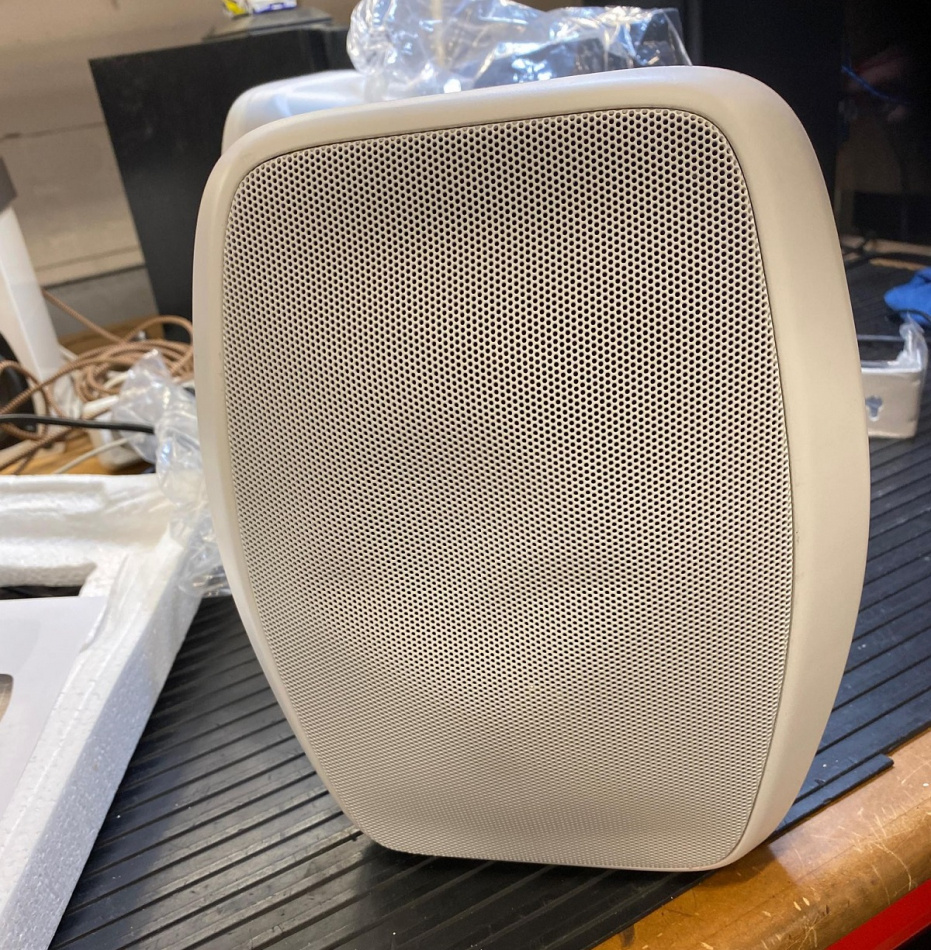 System One OD570 utomhushögtalare, vitt par Returexemplar