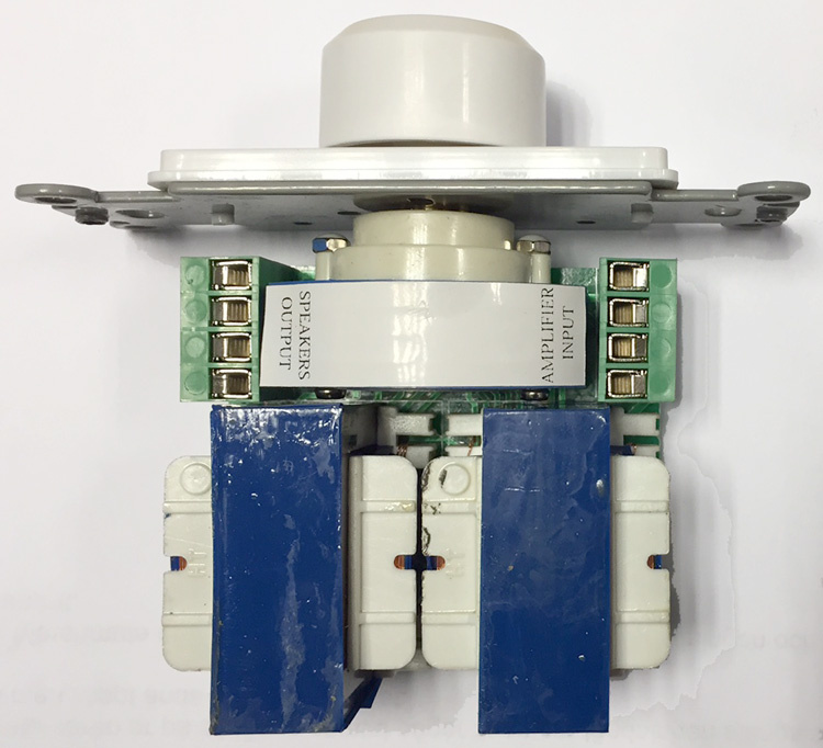 System One VRS100 väggpanel för volymstyrning