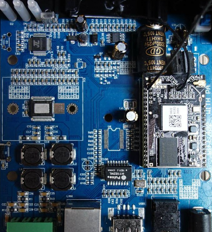 Dayton Audio WF40A, förstärkare med nätverk