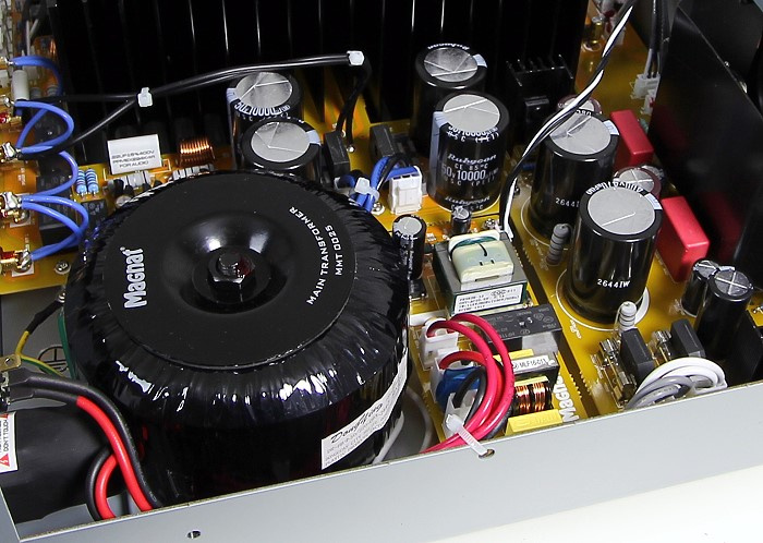 Magnat MA1000 förstärkare med rörbaserat försteg