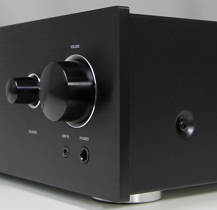 Magnat MA1000 förstärkare med rörbaserat försteg