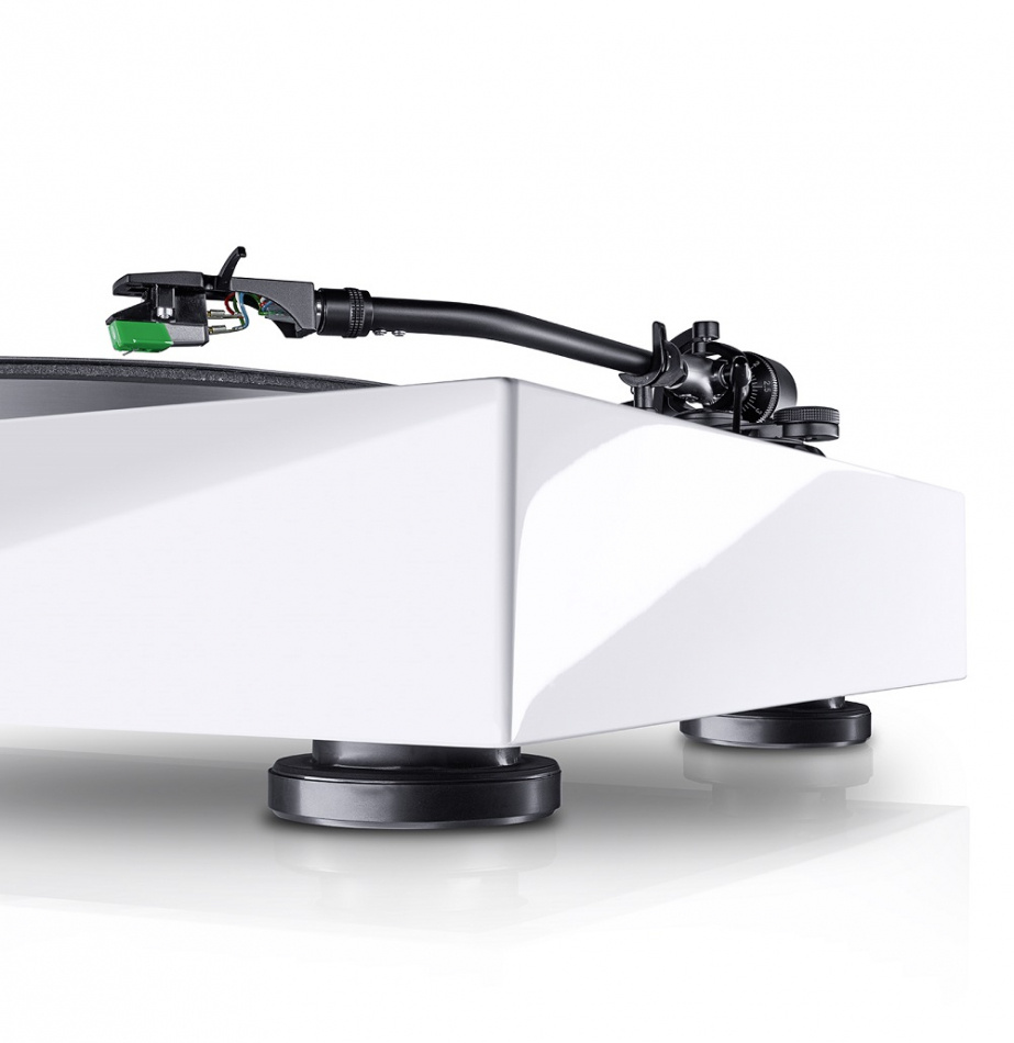 Magnat MTT990 vinylspelare med AT95e-pickup, vit