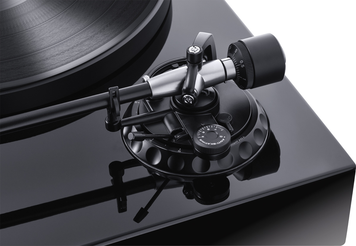 Magnat MTT990 vinylspelare med AT95e-pickup, svart