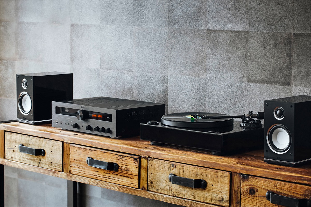 Magnat MTT990 vinylspelare med AT95e-pickup, svart