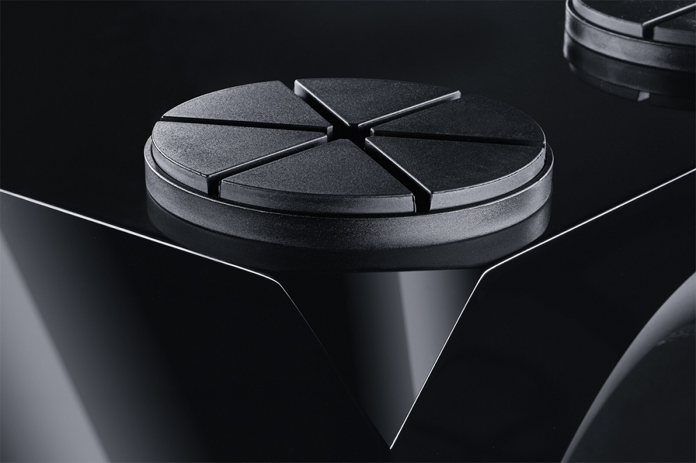 Magnat Omega CS 12 aktiv subwoofer med fjärrkontroll, pianosvart