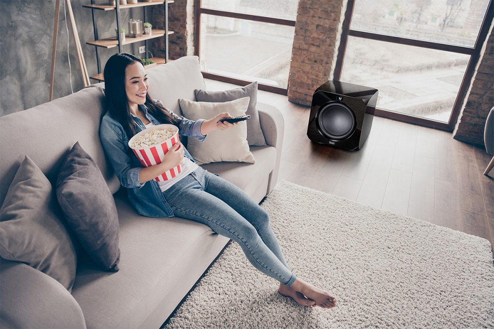 Magnat Omega CS 12 aktiv subwoofer med fjärrkontroll, pianosvart