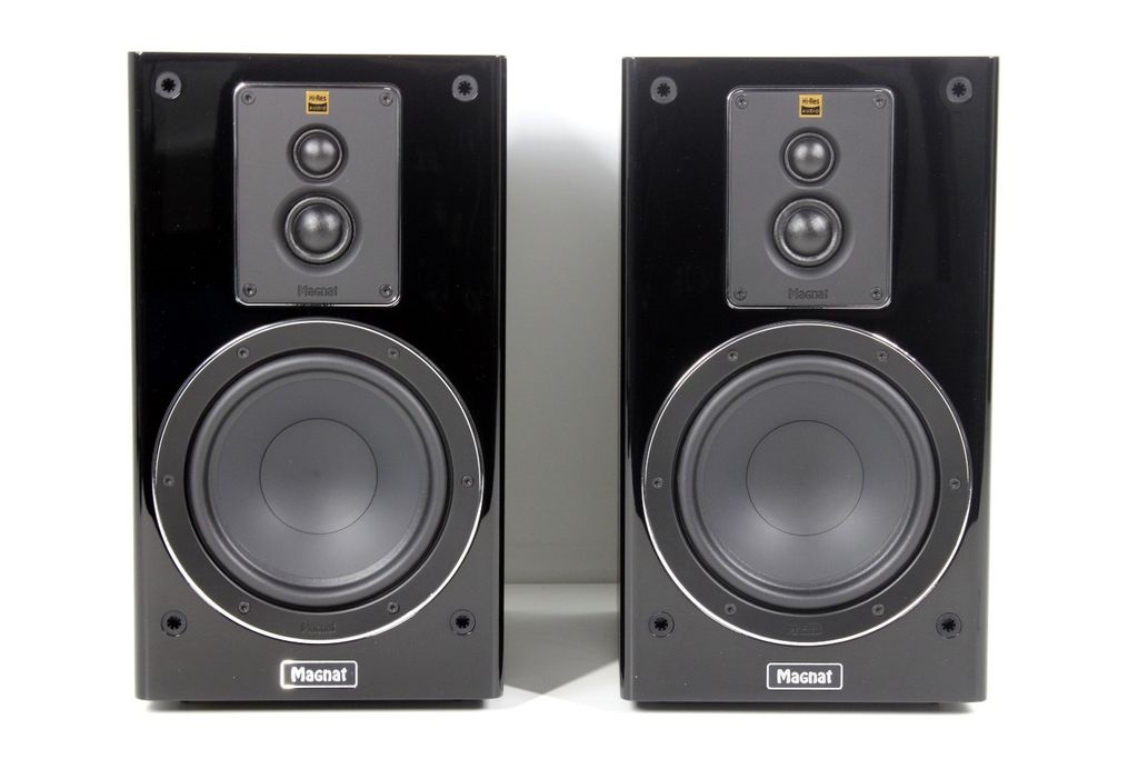 Magnat Signature 503 stativhögtalare, svart par
