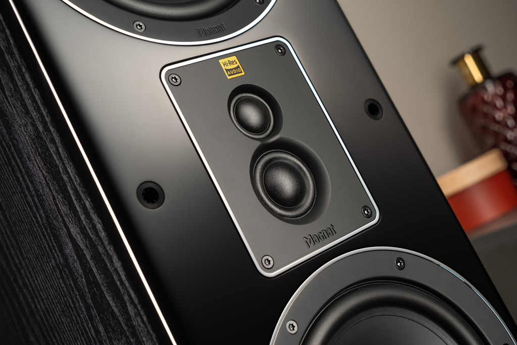 Magnat Signature 505 golvhögtalare, svart par