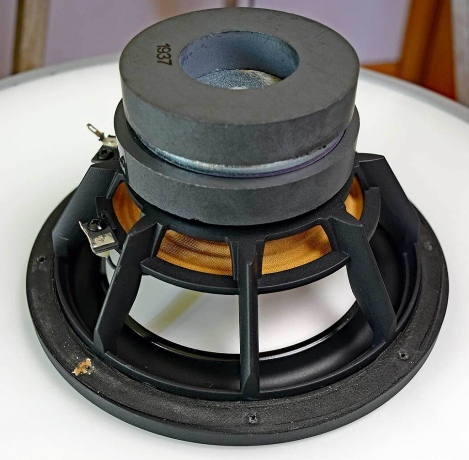 Magnat Signature 707 golvhögtalare, svart par